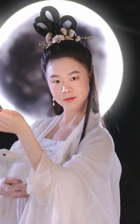 唐艺吃瓜,揭秘娱乐圈背后的那些事儿