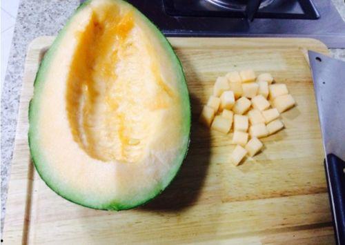 吃黄花鱼能吃哈密瓜吗,美味搭配的饮食探索