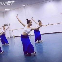 舞蹈室内操吃瓜老板