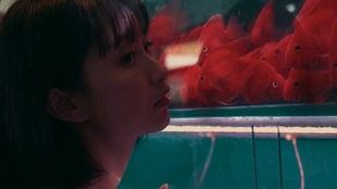 女孩醉酒吃瓜,一场意外的美食之旅