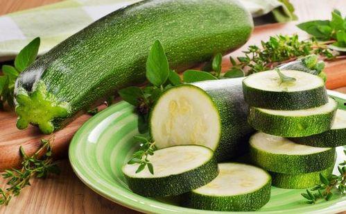 吃瓜时吞了颗瓜米,一场吃瓜引发的“小插曲”